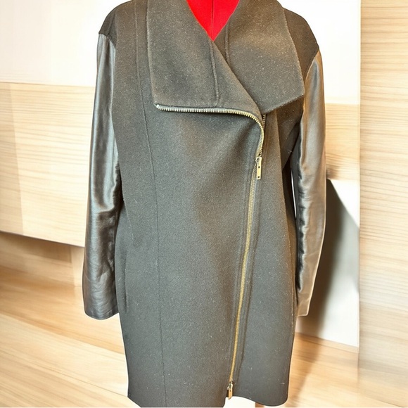 Banana Republic Wool and leather coat. Size Medium - Picture 3 of 9